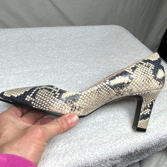 NEW Stuart Weitzman Adria Python-Embossed Pumps - Picture 8 of 13